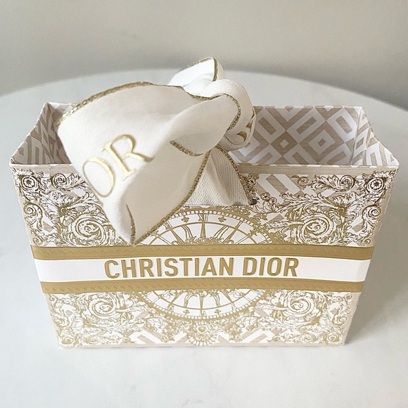 Miss Dior Gift Set with Bag and Holiday Star - Picture 2 of 6